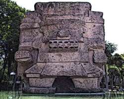 The Tlaloc statue came to the museum in April 1964. Before that, it was placed in Coatlinchan town of Mexico state. The statue is 7 meters long and 16